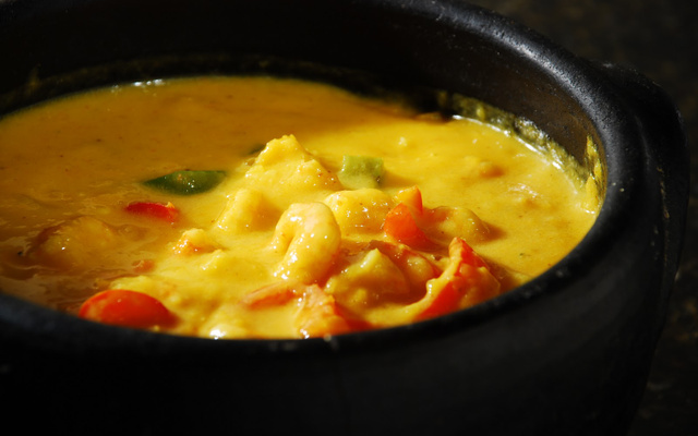 Moqueca de dourado ao molho de camarão