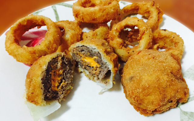 Cheeseburguer onion rings