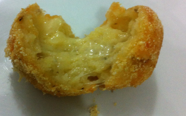 Bolinhas de queijo fritas