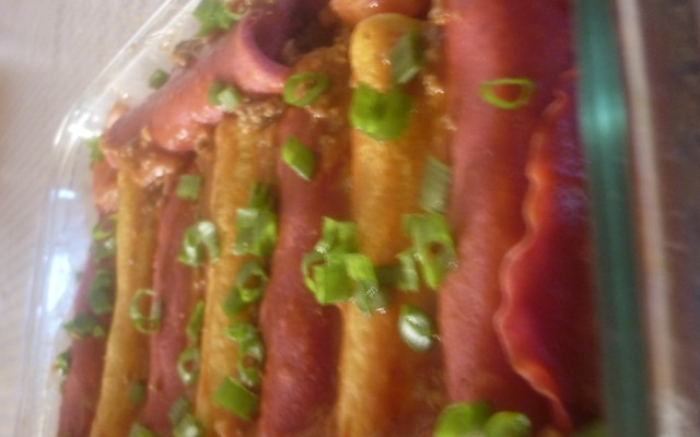 Panquecas coloridas ao molho