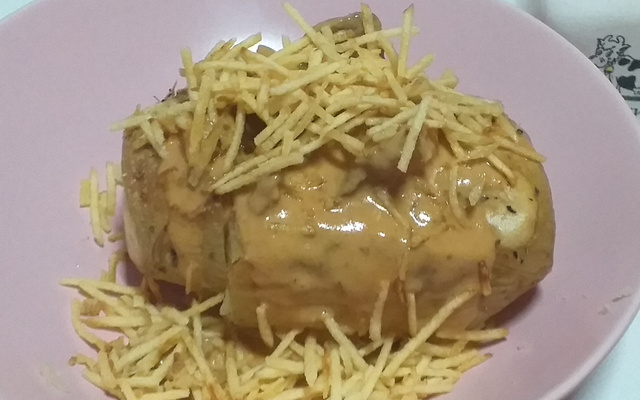 Batata recheada com estrogonofe