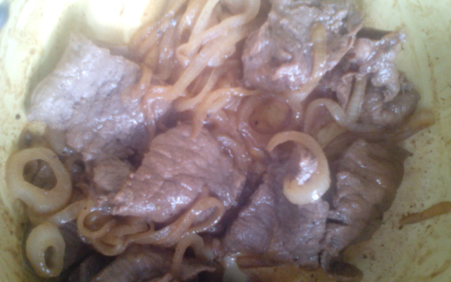 Bife acebolado agridoce