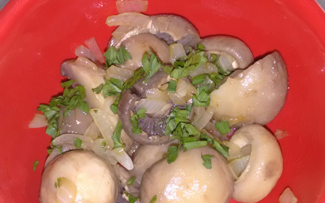 Cogumelo shimeji frito na manteiga