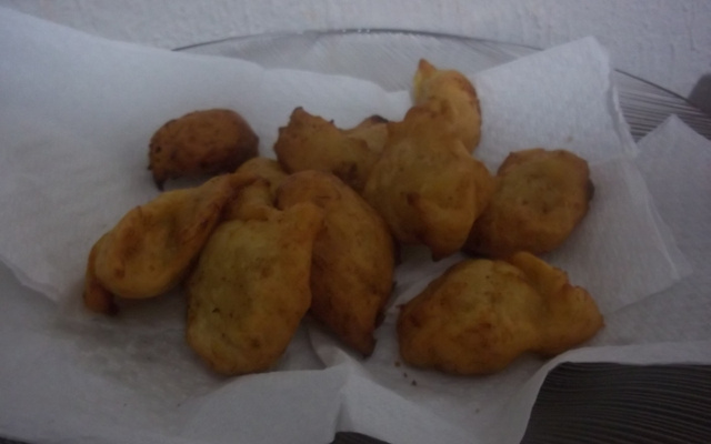 Bolinho salgado de banana frita