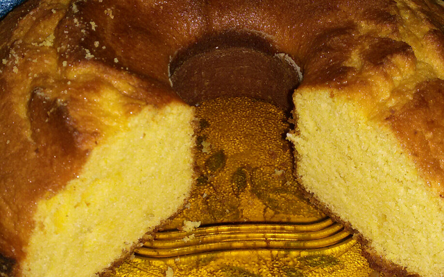 Bolo de fubá com coco