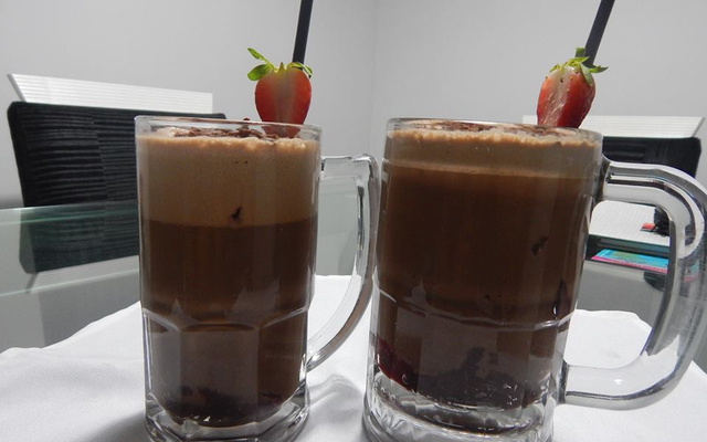 Frapê de café com brigadeiro e morango