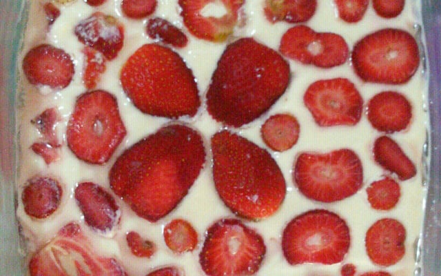 Sobremesa de limão com morango