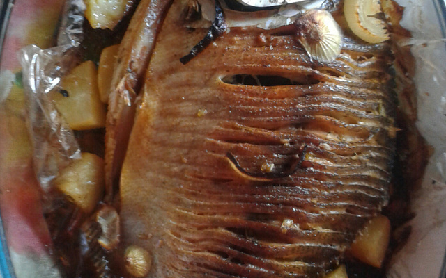 Peixe assado com batatas