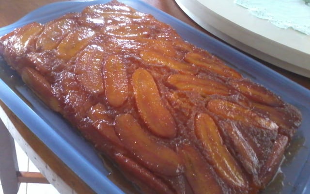 Torta de banana caramelizada