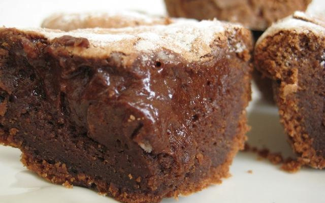 Moelleux au Chocolat (tradicional bolinho francês com interior cremoso)