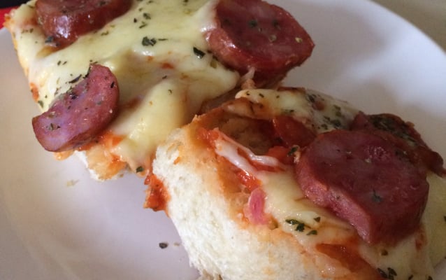 Pizza no pão italiano