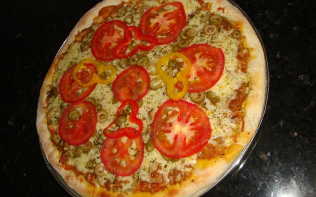 Massa de pizza com máquina de fazer pão