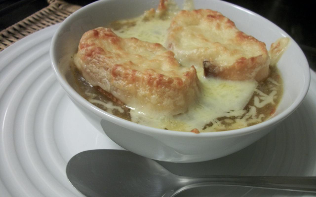 Sopa de cebola gratinada