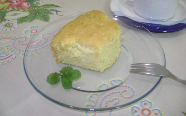 Pão de ló de fubá com leite de coco