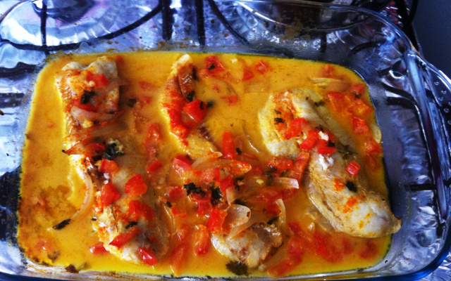 Filé de peixe com leite de coco fácil