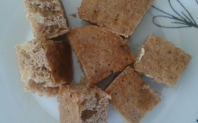 Bolo de baunilha com canela e maçã