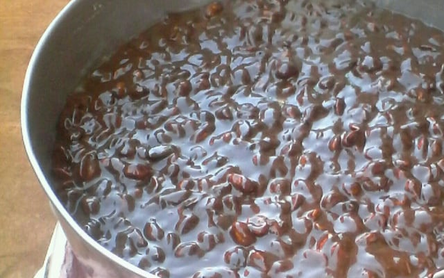 Pé de moleque de brigadeiro