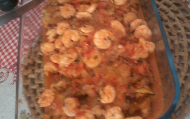 Filé de pescada ao molho de camarão