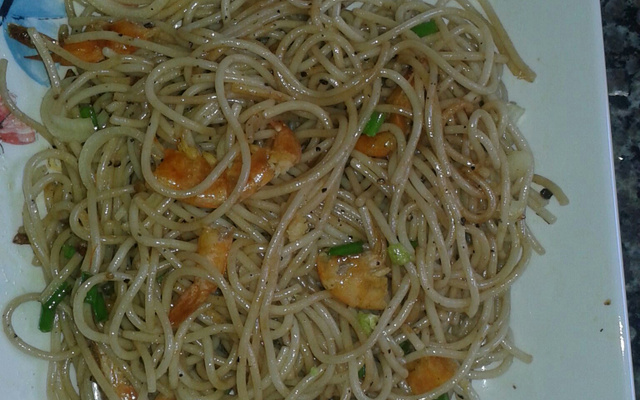 Espaguete com camarão simples