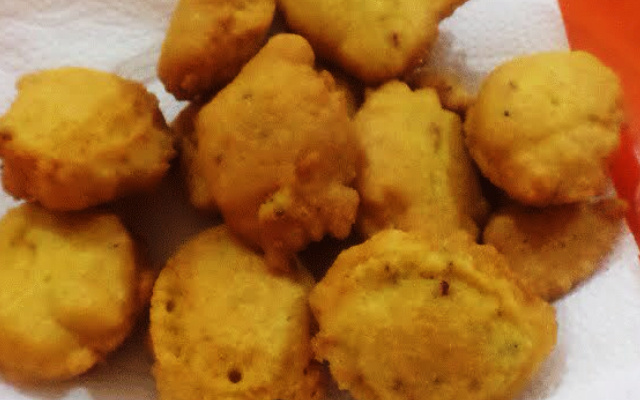 Bolinho de salsinha e cebolinha