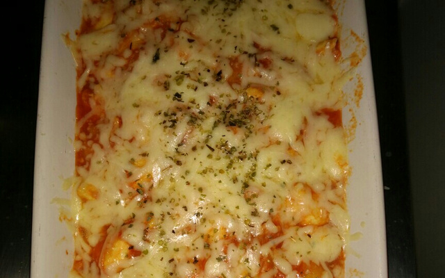 Pizza de purê de batatas e calabresa