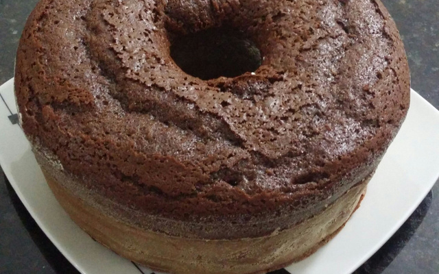 Bolo de chocolate com coco molhadinho