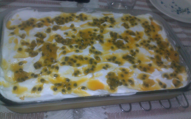 Torta delírio de maracujá com chantilly