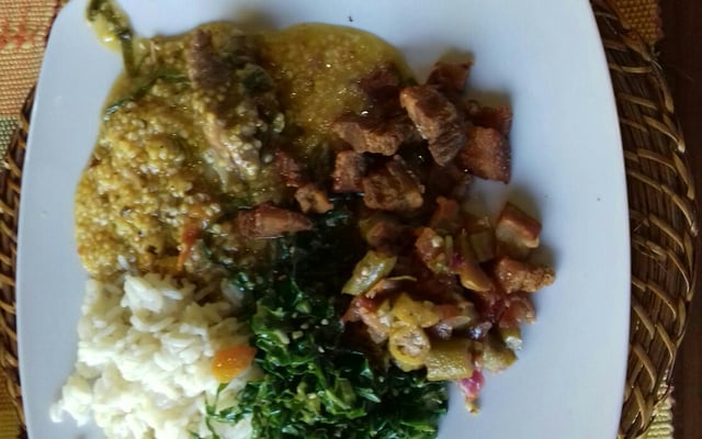 Canjiquinha de milho com costelinha de porco