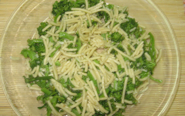 Macarrão de brócolis fácil