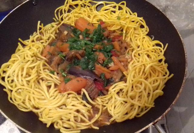Yakisoba de legumes simples