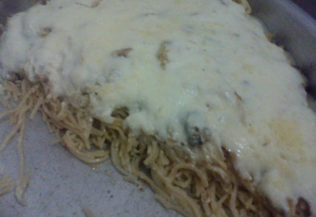 Macarrão com sardinha ao molho de queijo