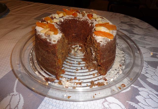 Bolo de banana com castanha-do-pará e passas