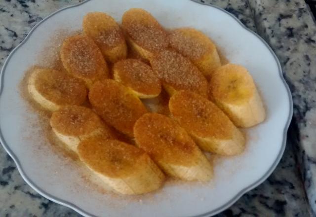 Banana de microondas com canela e açúcar