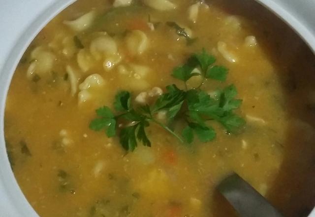 Sopa de capeletti cremosa