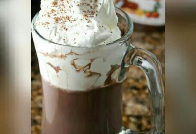 Chocolate quente com creme de avelã