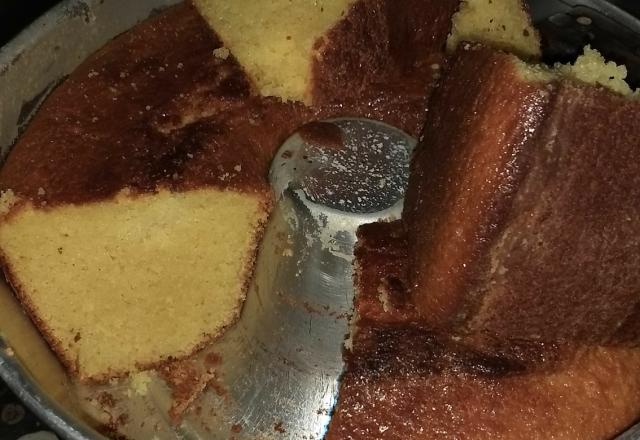 Bolo de fubá com leite coalhado