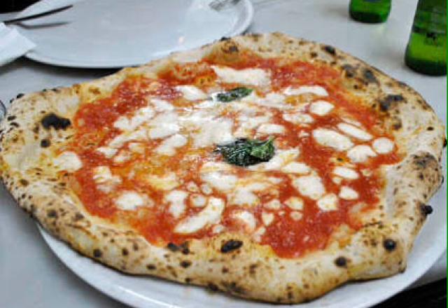 Pizza di Napoli (italiana)