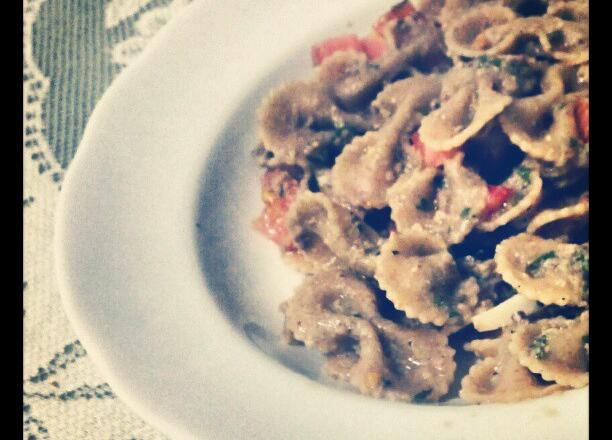 Farfalle com Sardinha e Tomate