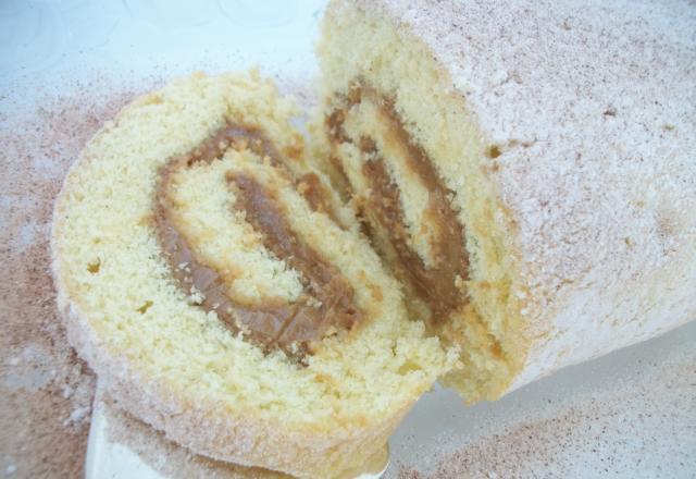 Rocambole com recheio de doce de leite