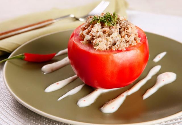 Tomates recheados com atum