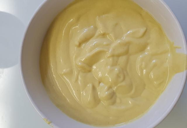 Molho de iogurte e mostarda para saladas