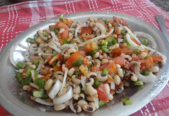 Salada de feijão fradinho com amor
