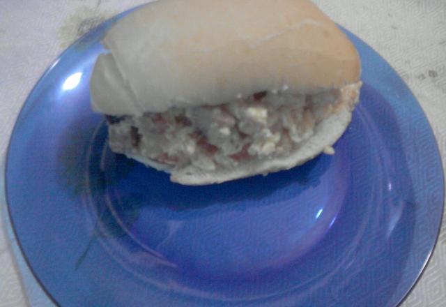 Pão com ovo e bacon
