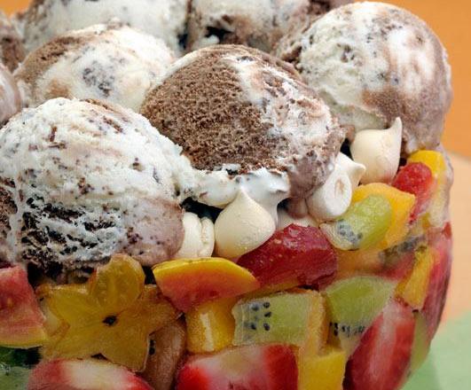 Forma de frutas com sorvete