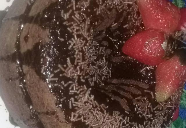 Bolo de chocolate com morango