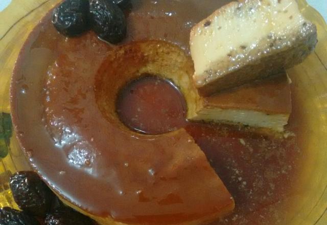 Pudim de ameixa em calda