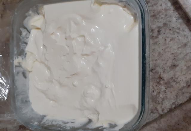 Sorvete rápido com 2 ingredientes (de baunilha)