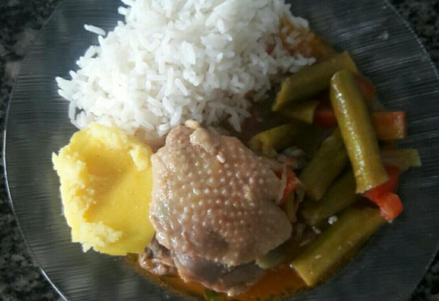 Frango com quiabo