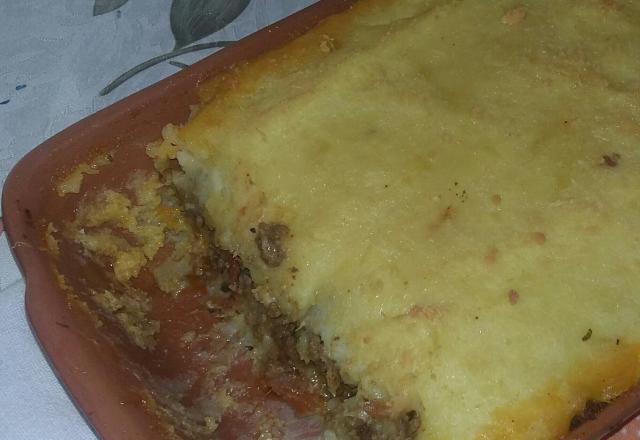 Escondidinho de batata /mandioca e carne moída