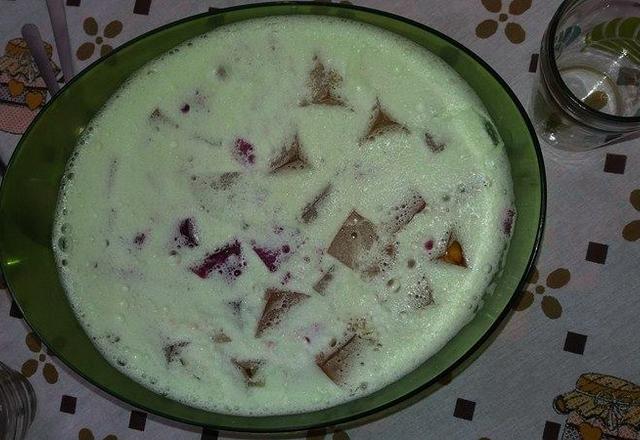 Gelatina colorida com creme